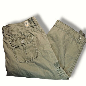 EUC VTG Levi's Womens Crafted with Pride Cargo Capris Shorts Sz. 8 Khaki Green